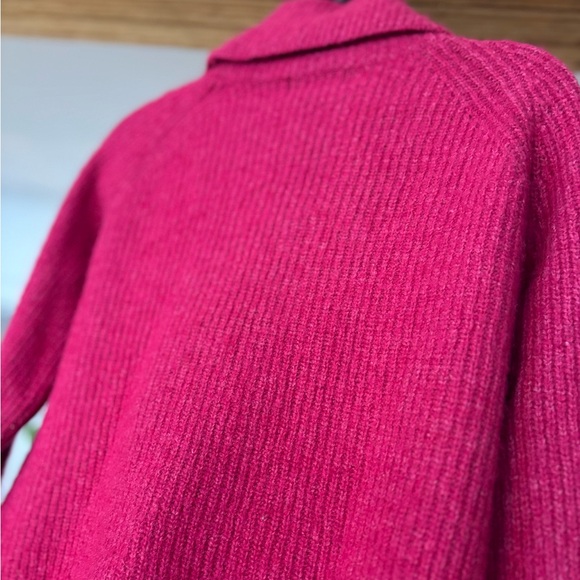 Tahari- Merino Wool Raspberry Turtleneck Sweater - Picture 4 of 8